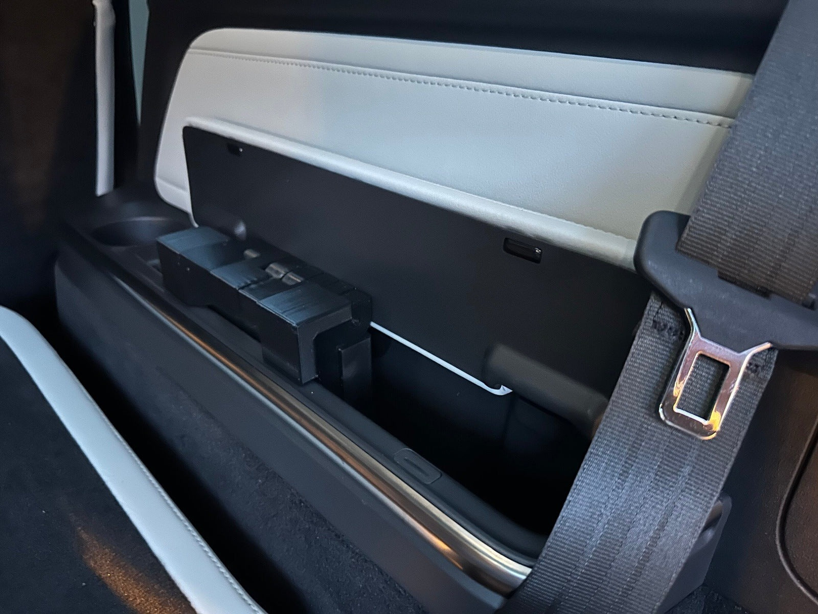 Cargo Floor Riser for Rivian R1S – OpenSource EV Parts