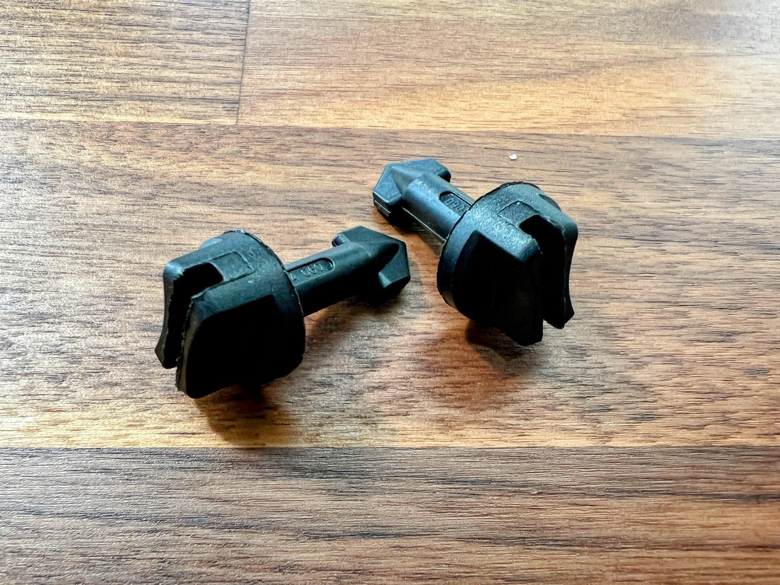 Hitch Cover Thumbscrew V2 Pair